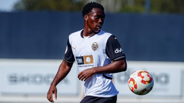 Corberán 'ficha' a diez canteranos y da una semana libre a Dimitrievski y los sub 21