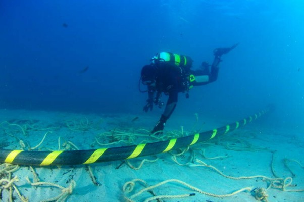 Meta anuncia el desembarco del cable submarino que conecta Carolina del Sur con Santander

