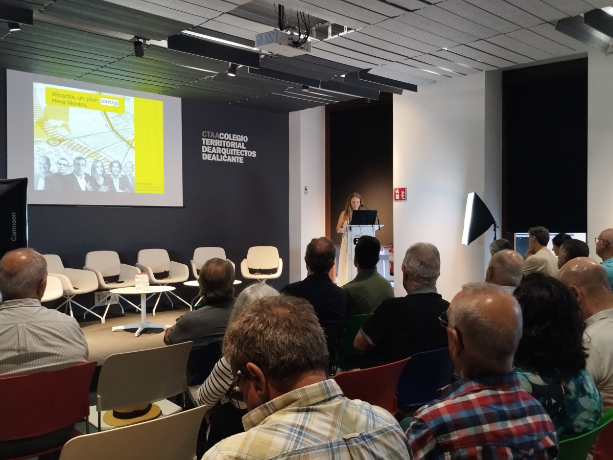 Un momento de la presentación de la mesa técnica sobre el PGE de Alicante. - Un momento de la presentación de la mesa técnica sobre el PGE de Alicante.