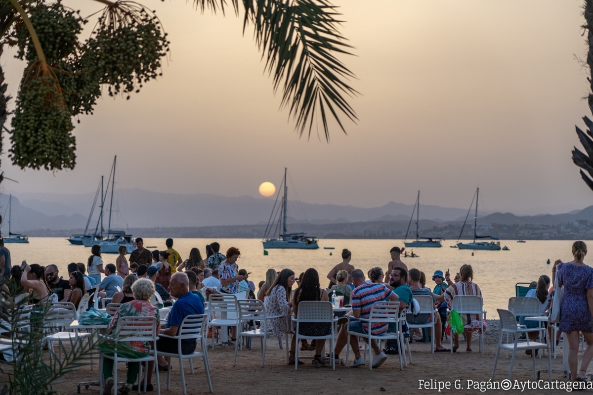 Costas tumba las reclamaciones de los chiringuitos de playa de Cartagena y mantiene casi intactas las restricciones