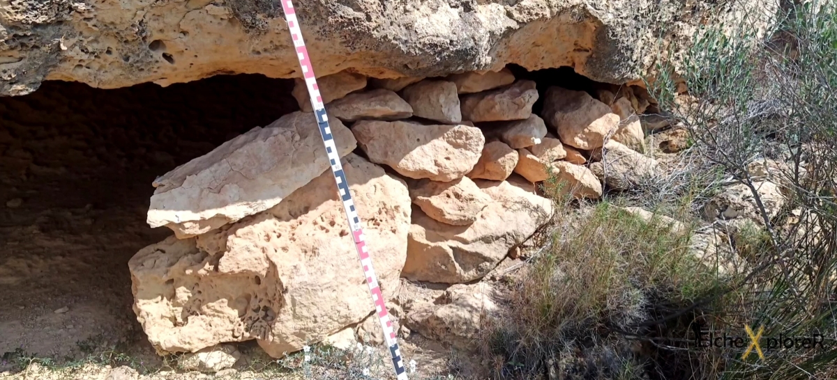 Abrigo de montaña usado como Corralet o estacional - - Fotos: ElcheXploreR Abrigo de montaña usado como Corralet o estacional -