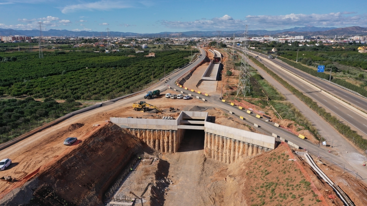 Nueve empresas optan a la asistencia de la catenaria y la vía del acceso sur de PortCastelló