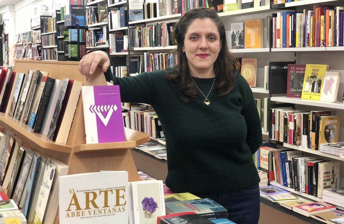 Carmen Juan, una de las cuatro propietarias de la librería - Carmen Juan, una de las cuatro propietarias de la librería