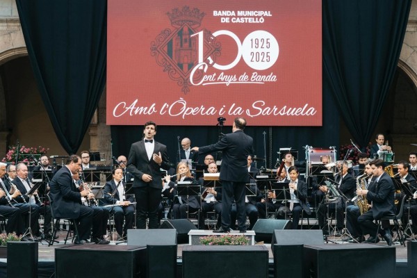 La Banda Municipal regresa al lugar que la vio nacer: la plaza Mayor acoge el concierto del centenario