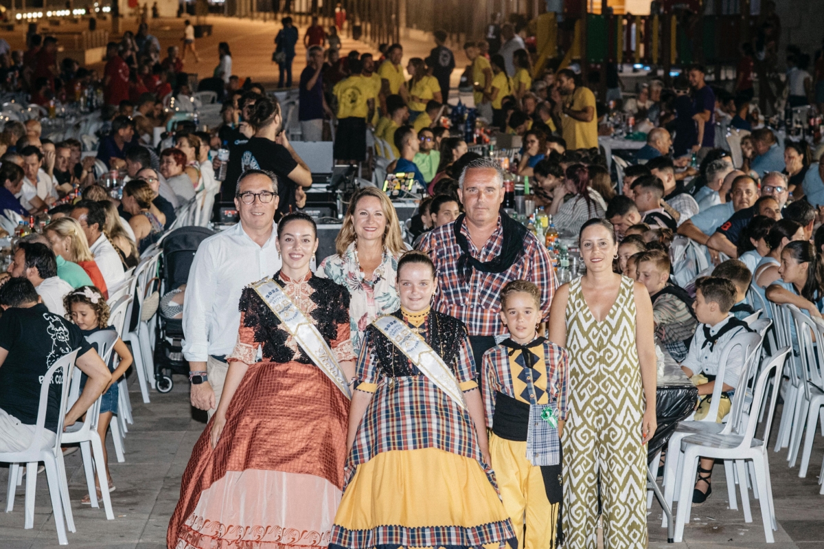 Las fiestas de Sant Pere llegan al ecuador: más de 3.000 personas participan en el 'sopar de pa i porta'