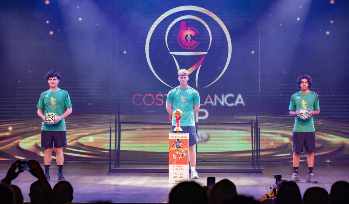 El 20 aniversario de la Costa Blanca Cup Futsal arranca con la inauguración hacia una semana de acción en la pista