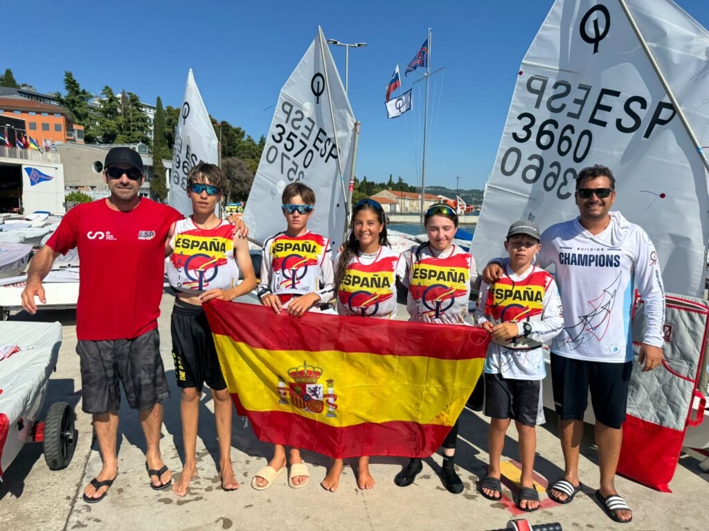 Alex Valero, campeón del mundo de Optimist por equipos con el combinado nacional español