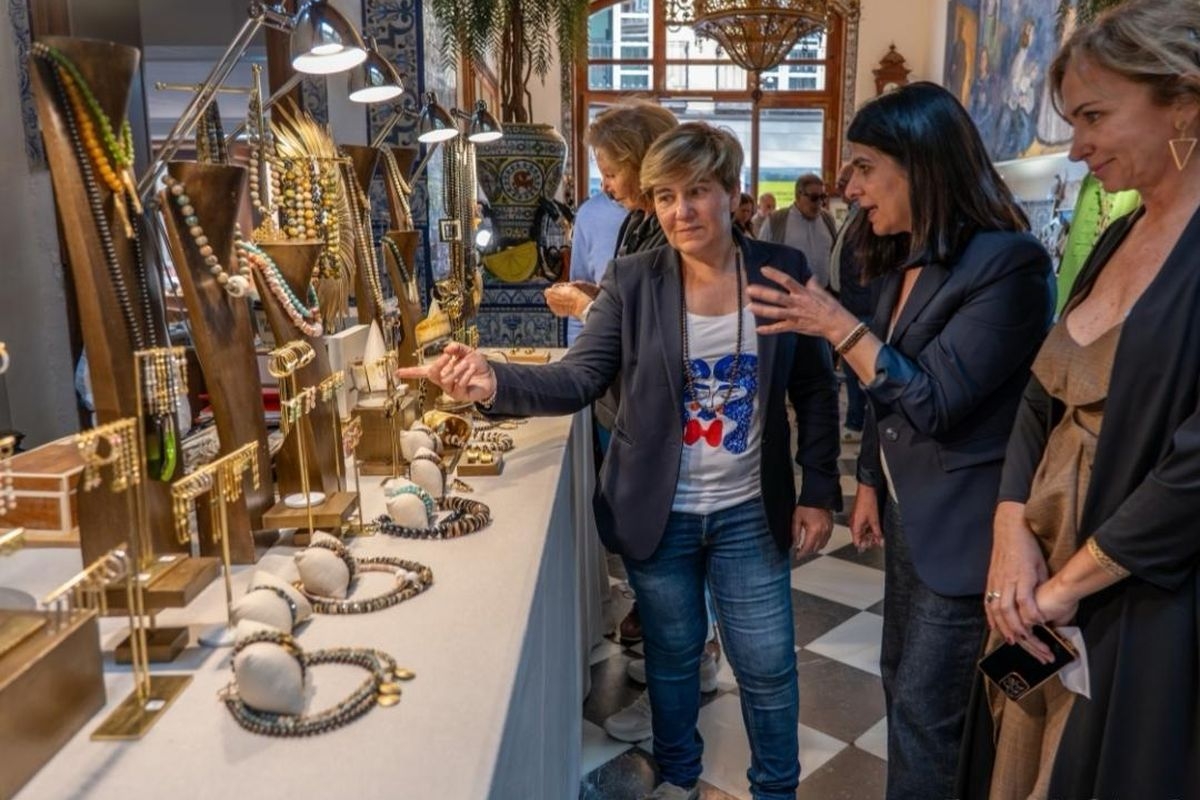 La CARM y el Ayuntamiento impulsan la actividad comercial con cerca de 50.000 euros - 