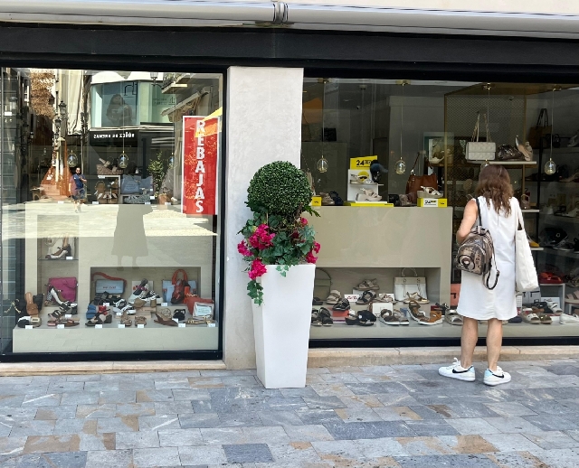 Las rebajas de Murcia no arrancan con buen pie: el calor y el caos para aparcar vacían las tiendas