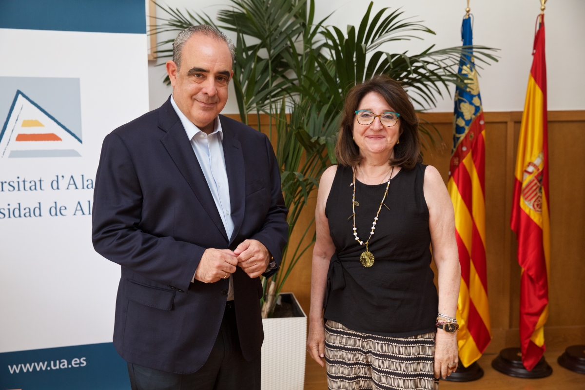 Firma de convenio entre Ineca y la UA. - Foto: PLAZA Firma de convenio entre Ineca y la UA.