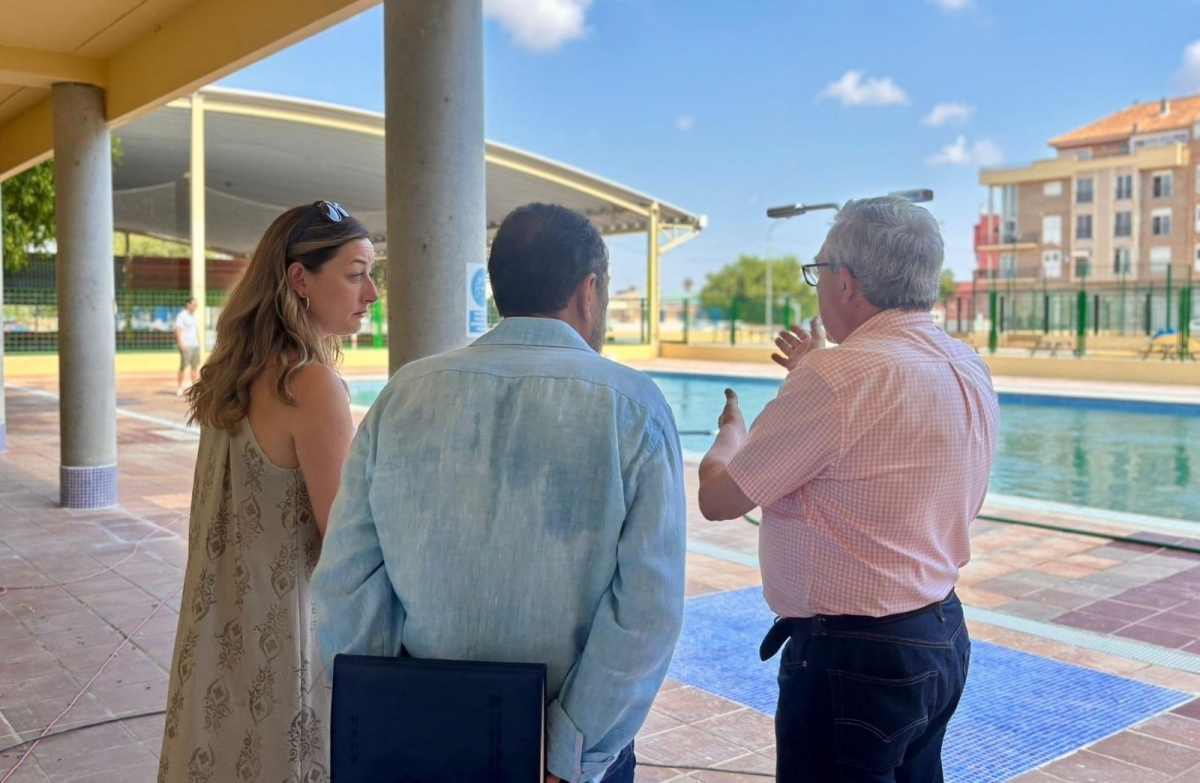 PSPV denuncia el retraso en la apertura de la piscina de Castellar y el gobierno dice que abrirá en unos días