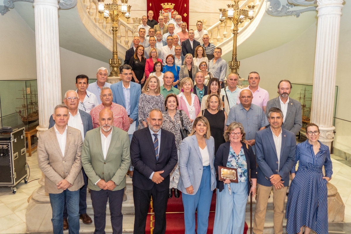 Acto de homenaje a funcionarios que se han jubilado este año en el Ayuntamiento de Cartagena - 