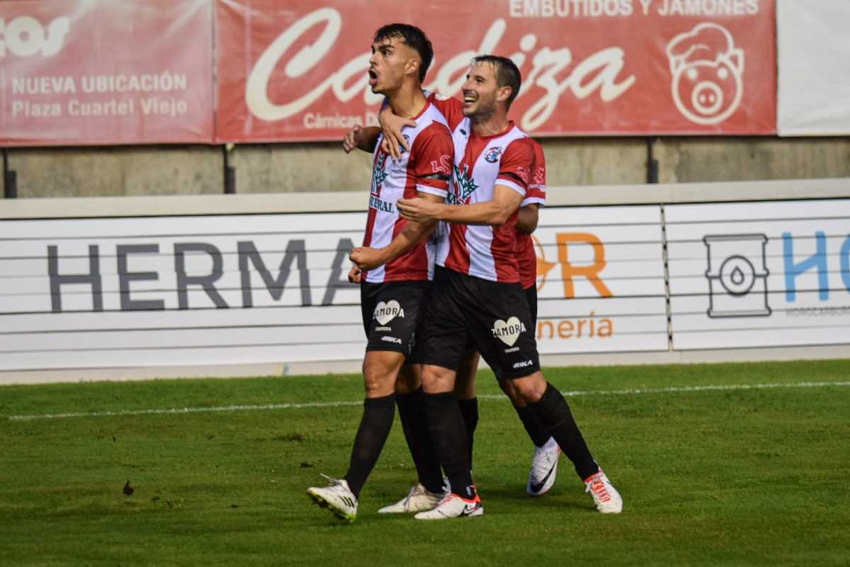 El Hércules hace oficial el fichaje del central Adrián 'Bolo' y ultima la incorporación del también central Nacho Monsalve
