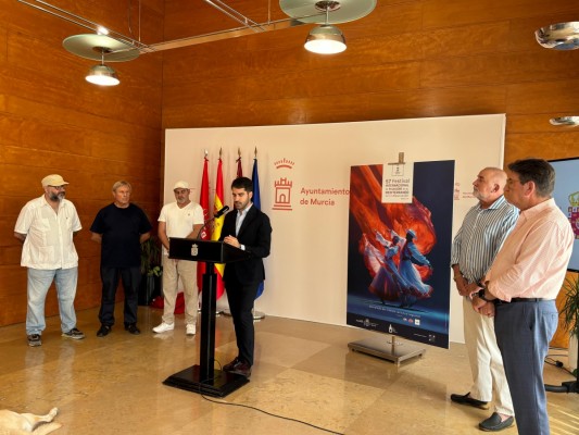 El Festival de Folklore en el Mediterráneo volverá a la Plaza Belluga, reunirá a 400 artistas y contará con grupos de Senegal, India y Bulgaria