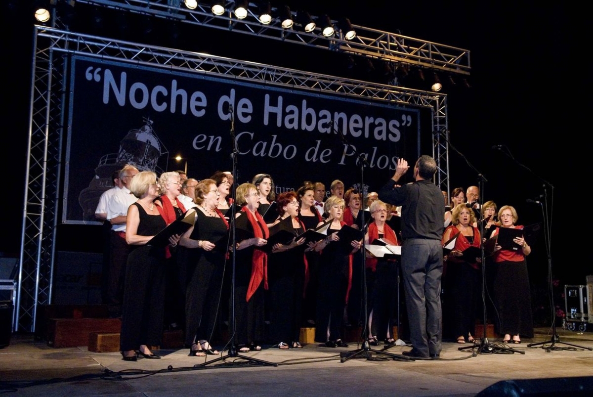 Cabo de Palos abraza un año más el tradicional concierto de habaneras a cargo de la Coral Polifónica Carthagonova