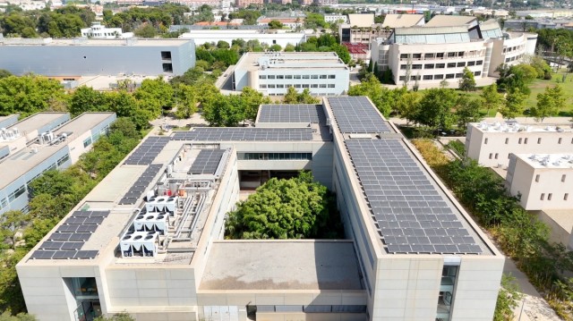 La UA refuerza su eficiencia energética con la puesta en marcha de ocho plantas solares