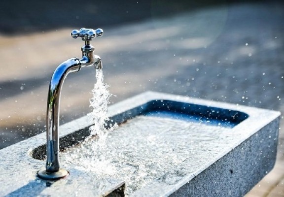 Vilamarxant restringe el agua para beber y cocinar por un 