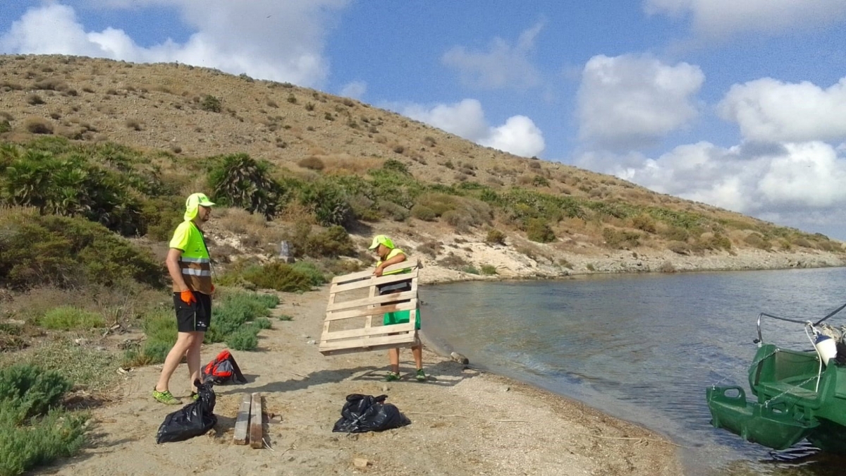 El Gobierno regional reclama a Capitanía Marítima reforzar vigilancia para evitar fondeos ilegales en Isla del Ciervo