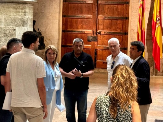 La agrupación de afectados por la Dana 'Tots a una veu' se reúne con Mazón y reclama coordinación para avanzar en la reconstrucción
