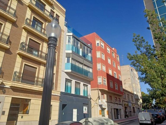 Elche adjudica el contrato de 3,1 millones para renovación de 400 farolas y un millar de luminarias