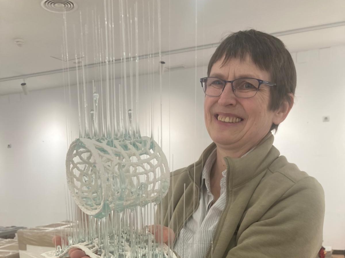 Anne Türn se alza con el premio del público en el 42º Concurso Internacional de Cerámica de l'Alcora