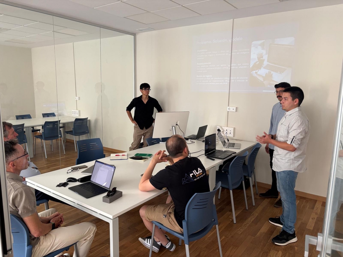 Startups y proyectos de estudiantes de la UPV en Alcoy despiertan el interés de empresas e inversores