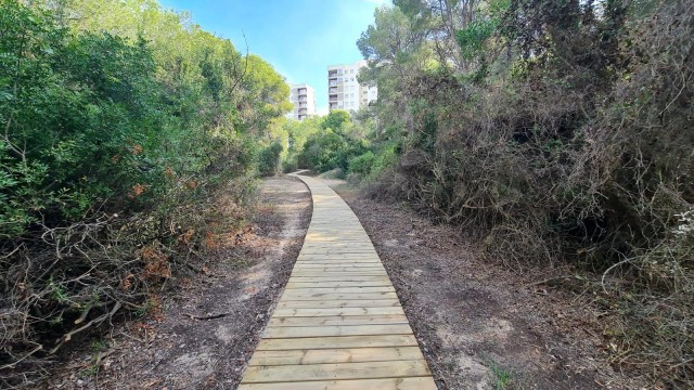 Finalizan las obras de la pasarela de la Gola de Pujol y las del puente terminarán en enero