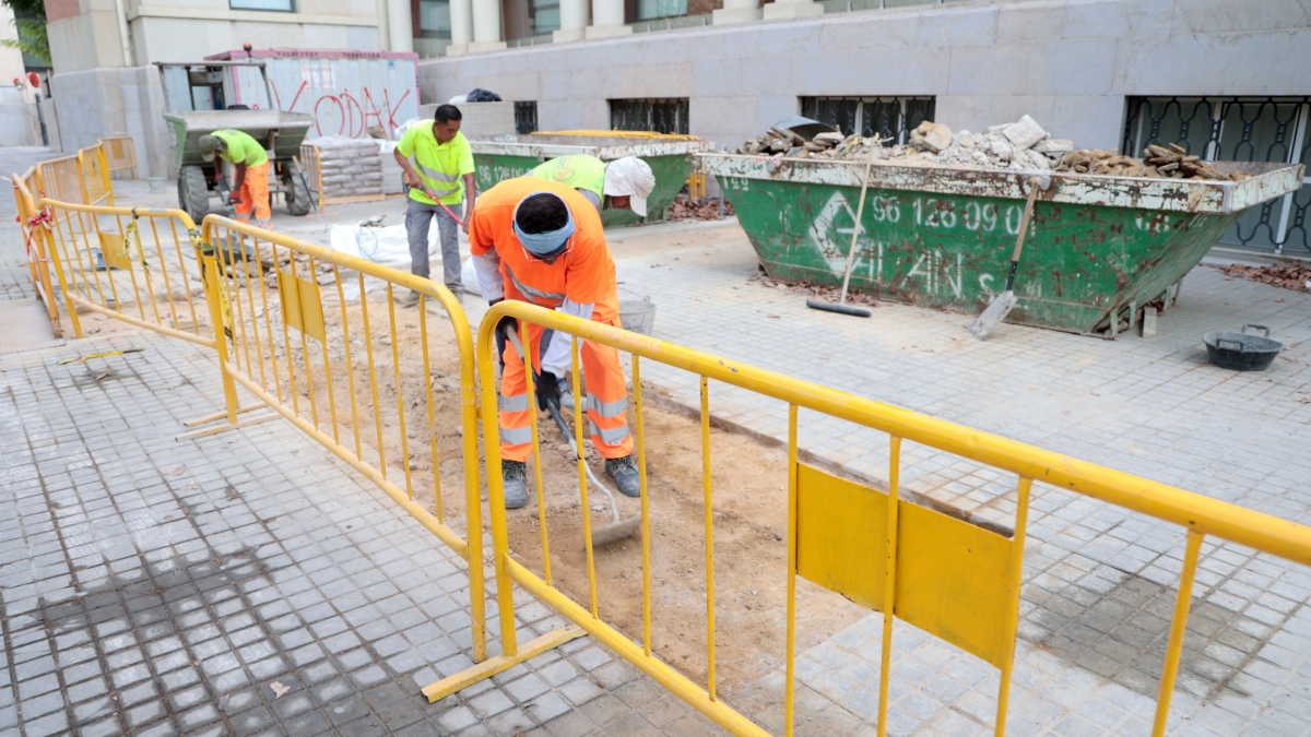 València destina cerca de 350.000 euros a renovar aceras en distintos puntos de la ciudad