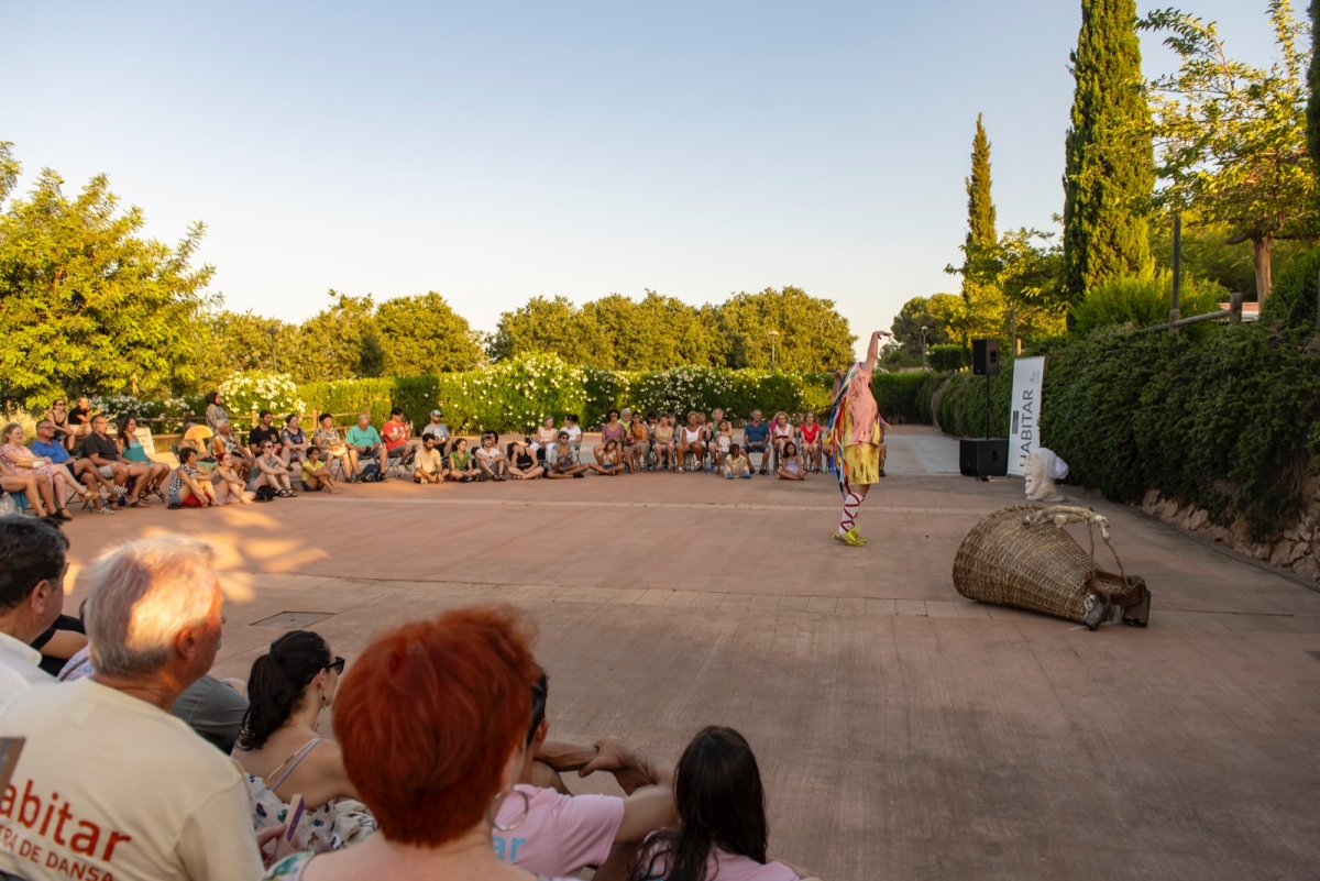 Habitar Mostra de Dansa (2024, Alberto Velasco Mover Montañas) - Foto: BELINDA ALFONSO Habitar Mostra de Dansa (2024, Alberto Velasco Mover Montañas)