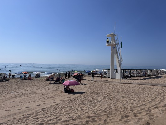 Elche activa el servicio de socorrismo y ultima la puesta a punto de las playas para Semana Santa