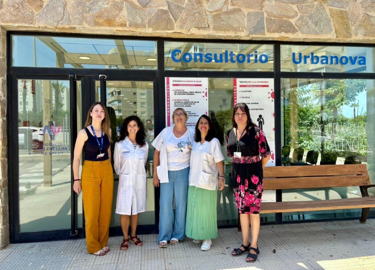 El equipo a cargo del funcionamiento del consultorio de Urbanova. - 