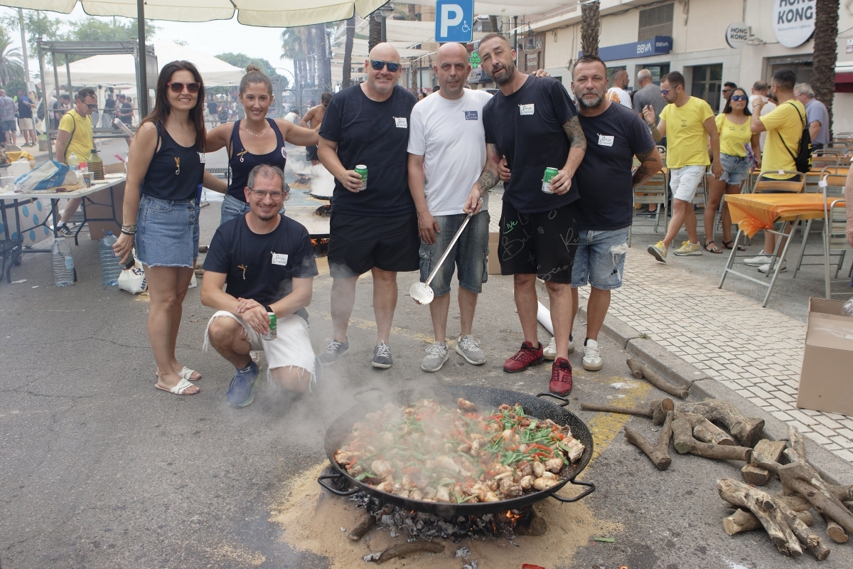 El Día de las Paellas congrega a más de 7.000 personas en las fiestas de Sant Pere