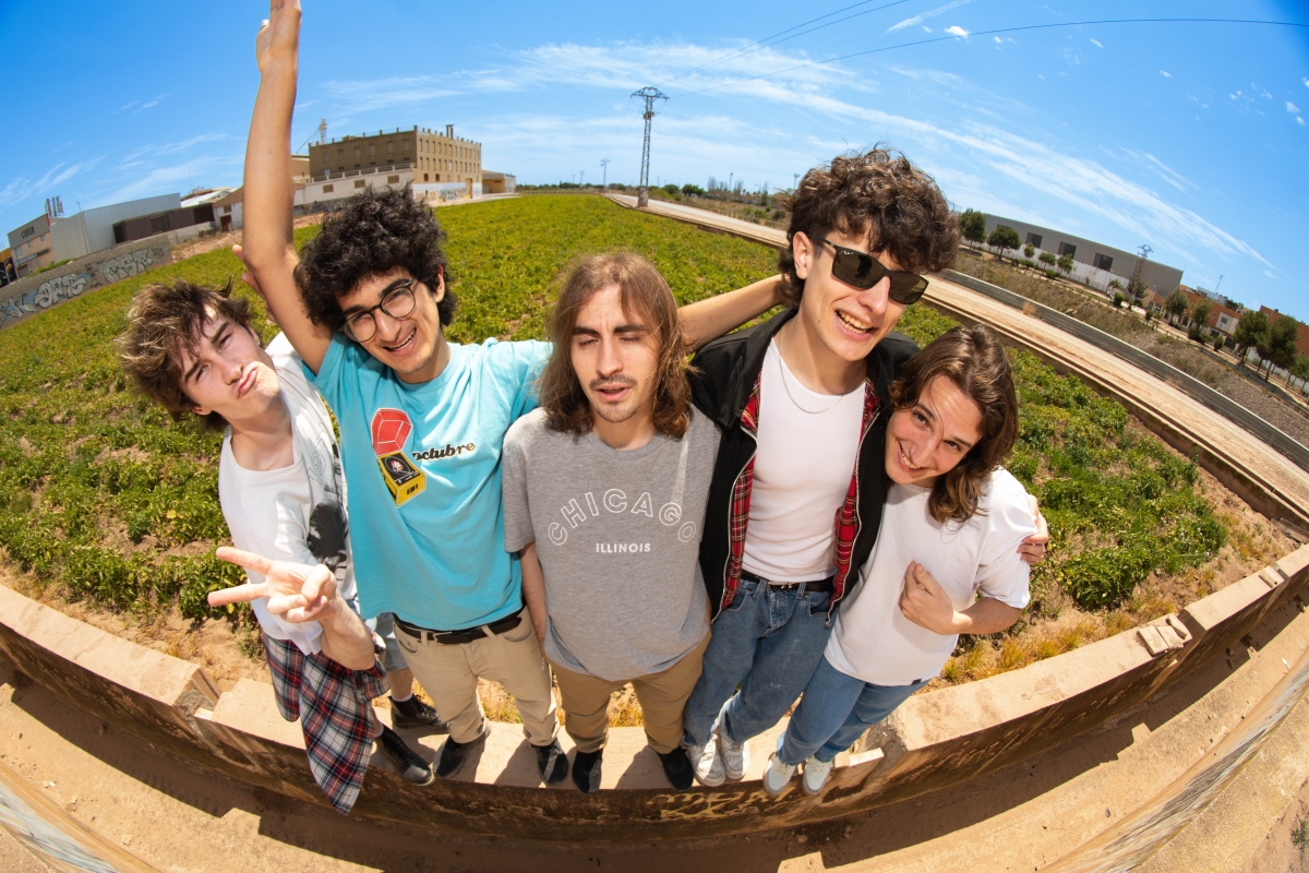 Autodefinidos musicales: Mala Gestión en tres canciones