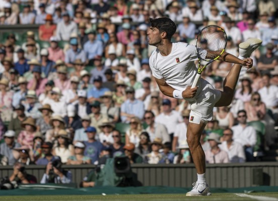 Alcaraz firma otro partido serio frente a Struff y ya está en octavos de Wimbledon: jugará ante Rublev