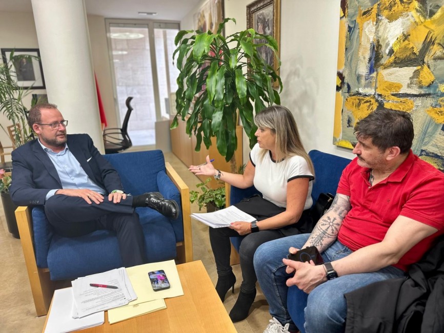 El edil de Desarrollo Urbano y Ciudad Inteligente y la presidenta de la Junta Municipal de Cabezo de Torres. - Foto: AYTO MURCIA