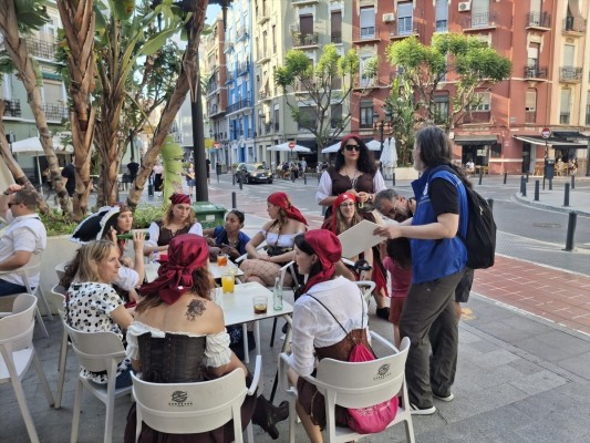 Grupos de 10 personas, 33,8 años y sin charangas, el perfil mayoritario de despedidas de soltero en València