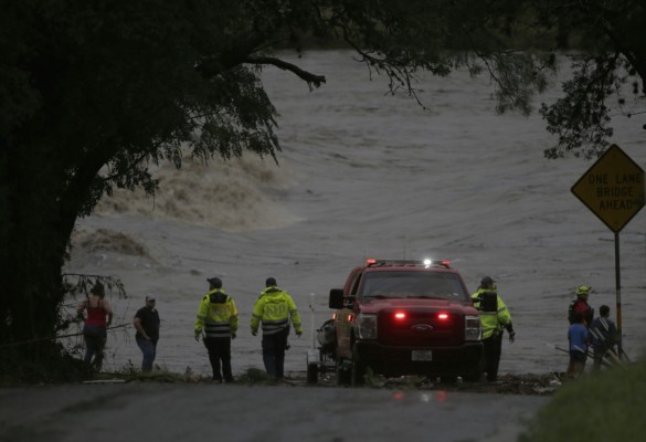 Las inundaciones en Texas dejan ya 68 muertos, entre ellos 21 niños, y decenas de desaparecidos