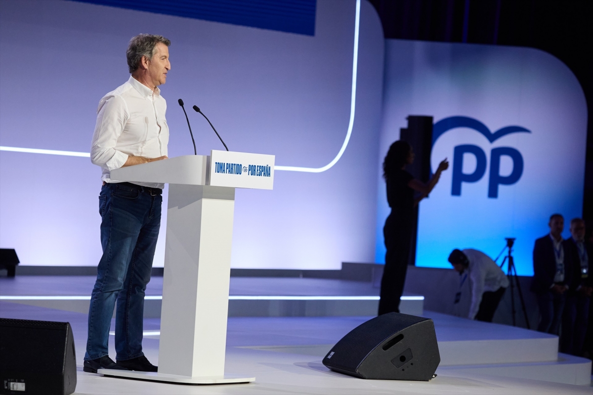 Feijóo apuesta por la centralidad y presenta su 