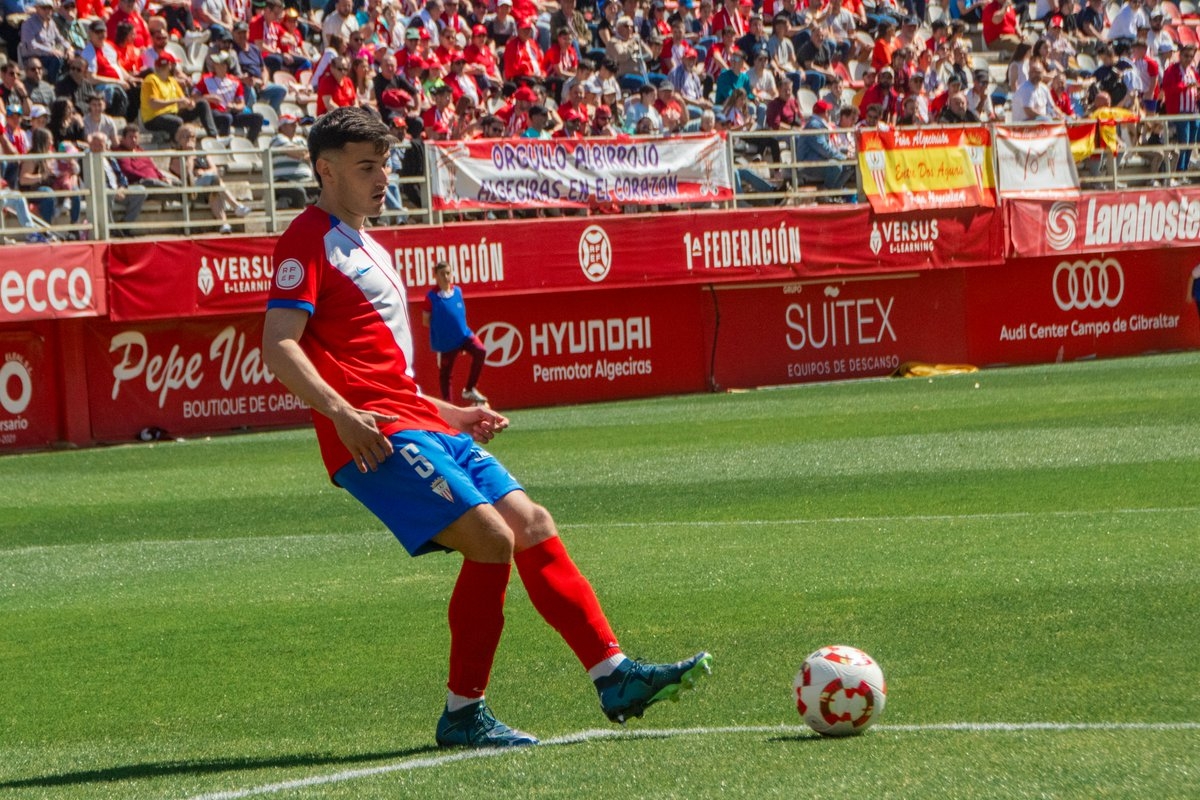 Gaixas amplía a cuatro la lista de fichajes del Eldense