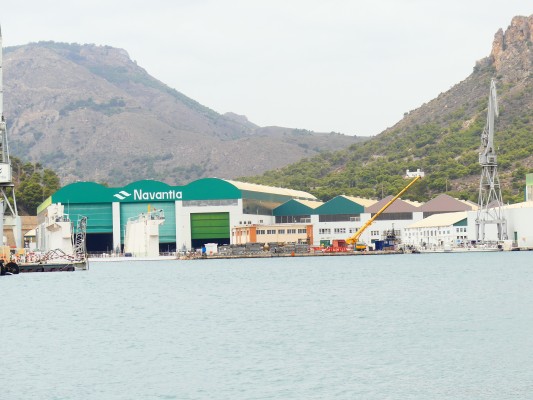 Trans-Grúas Gipeán hará el mantenimiento y la eliminación de amianto en las cubiertas industriales de Navantia

