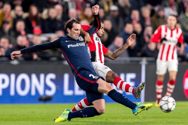 Godín, baja los próximos tres partidos y duda para la vuelta con el Bayern