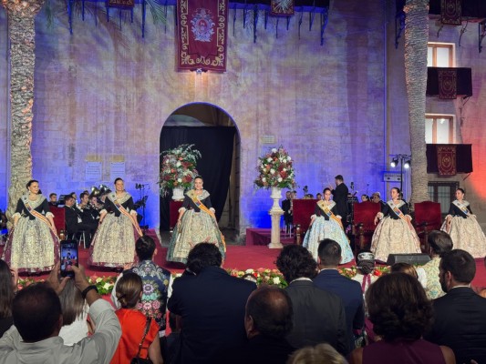 La proclamación de las Reinas y Damas 2025 llena la Plaza de Baix y abre el camino a Festes d'Elx