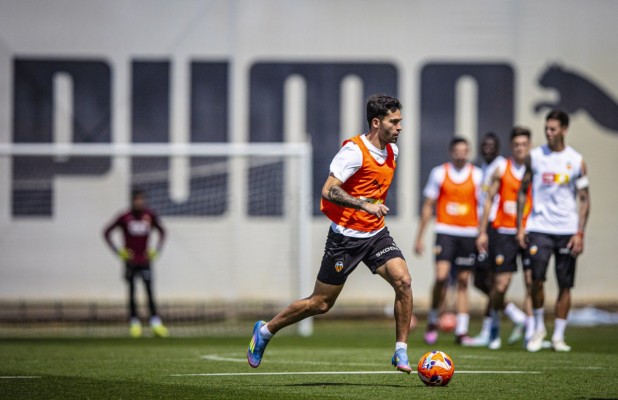 El trabajo con balón protagonizará la segunda fase de la pretemporada del Valencia