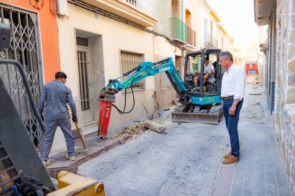 Burriana inicia las obras en la calle Santa Ana y continua las labores del vial Bisbe Lluis Pérez