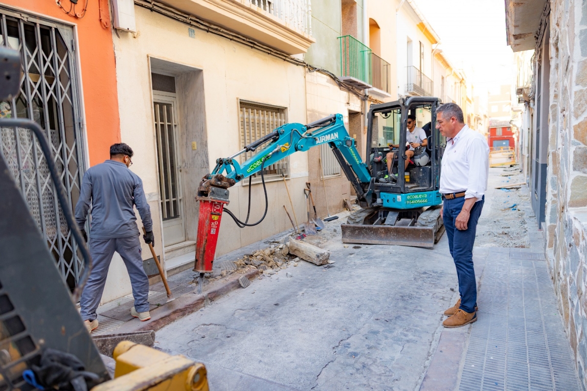 Burriana inicia las obras en la calle Santa Ana y continua las labores del vial Bisbe Lluis Pérez