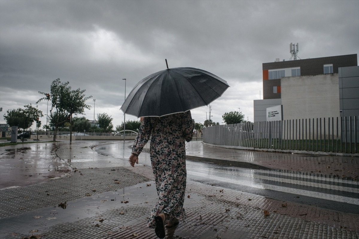 Las tormentas dejan incendios por rayos en varios municipios de Valencia y Castellón