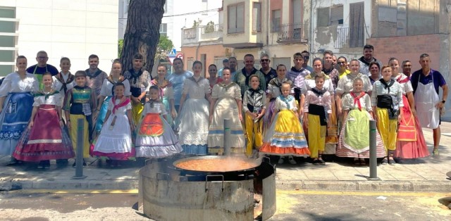 Las peñas del Grau apuran las últimas horas de Sant Pere con el multitudinario Concurso de Paellas