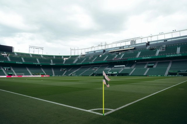 El Elche moderniza la grada Tribuna de su estadio con más capacidad y nuevos asientos