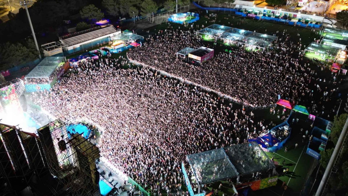 El Reggaeton Beach Festival de Benidorm concluye su sexta edición con 18.000 personas al día