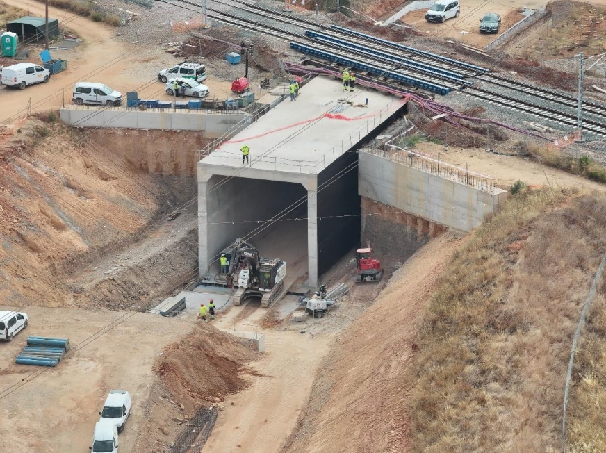 Transportes adjudica por 12 millones el montaje de vía y la electrificación del nuevo acceso ferroviario sur a PortCastelló 